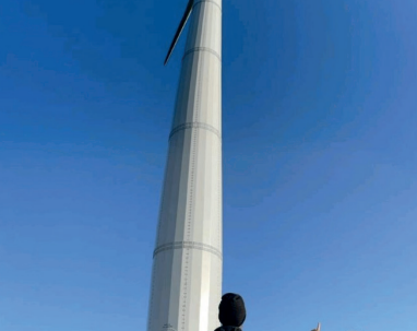 Kinderen van IKC De Hoge Hoeve op bezoek bij een windmolen