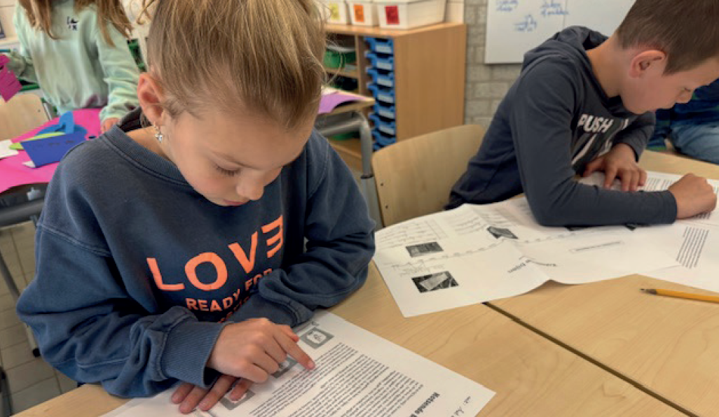 Leerlingen van IKC Kameleon bezig met begrijpend lezen